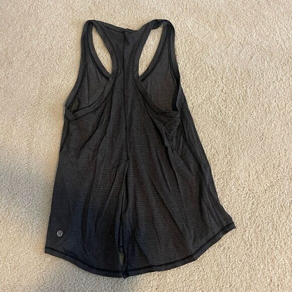 Lululemon Grey with small white stripes tank! Size 4! Perfect condition - Picture 2 of 3